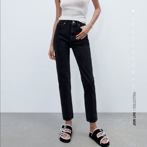 ZARA MOM JEAN SIZE 4
